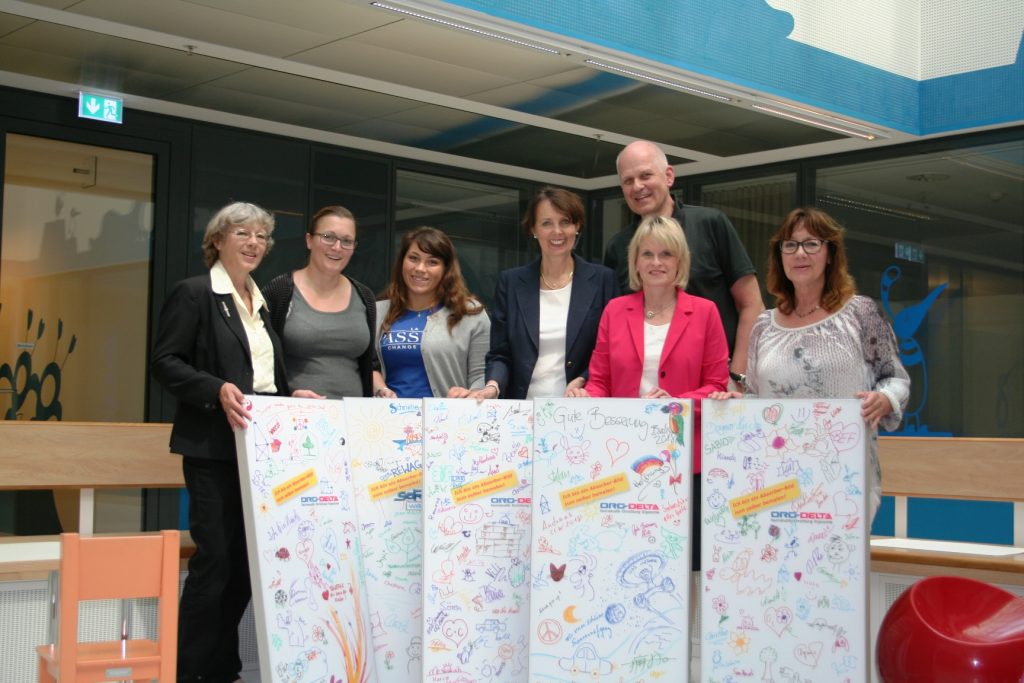 Spendenaktion der Firma ORG-DELTA auf der Call Center World in Berlin