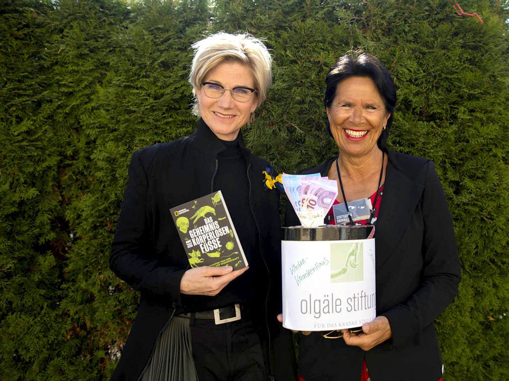 SOKO Stuttgart-Darstellerin Astrid Fünderich sammelt 2700 Euro zugunsten der Olgäle-Stiftung