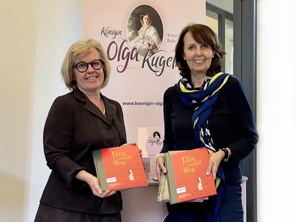 Bücherspende für die Patientenbibliothek