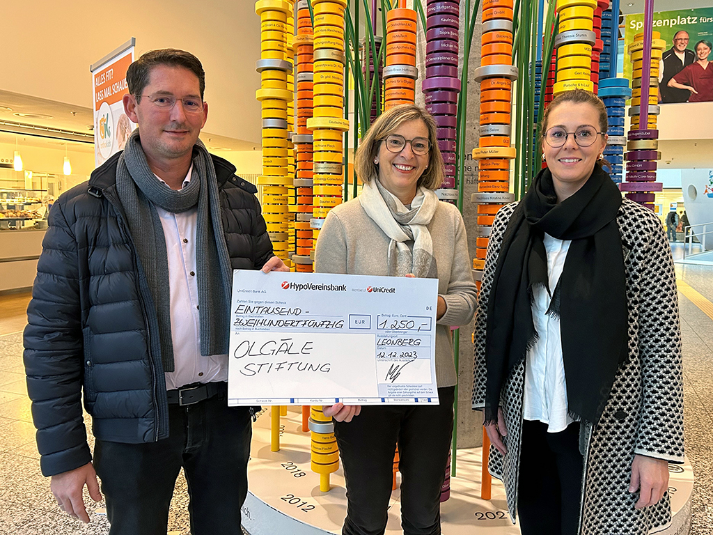 comcross spendet für die Reit- und Theatertherapie