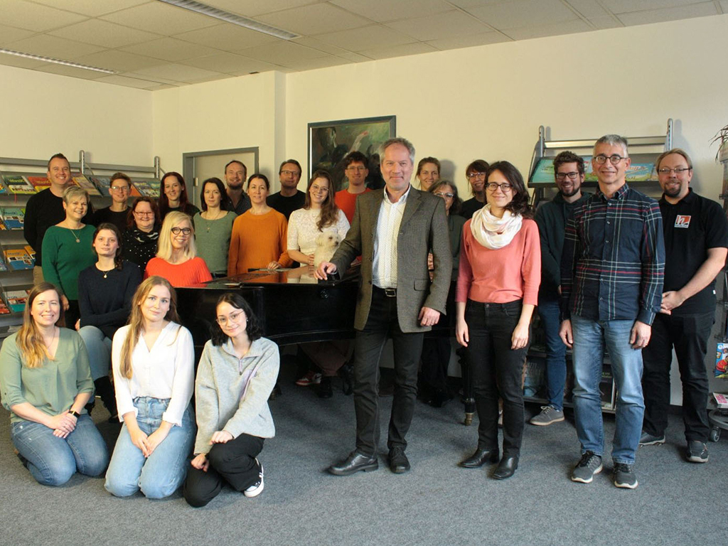 Musikverlag Helbling spendet für die Musiktherapie