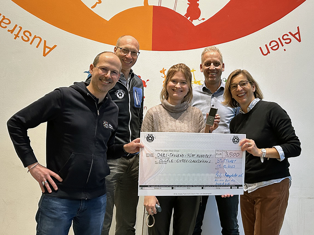 Montagskicker e.V. und Allianz für Jugend spenden Sprachübersetzer