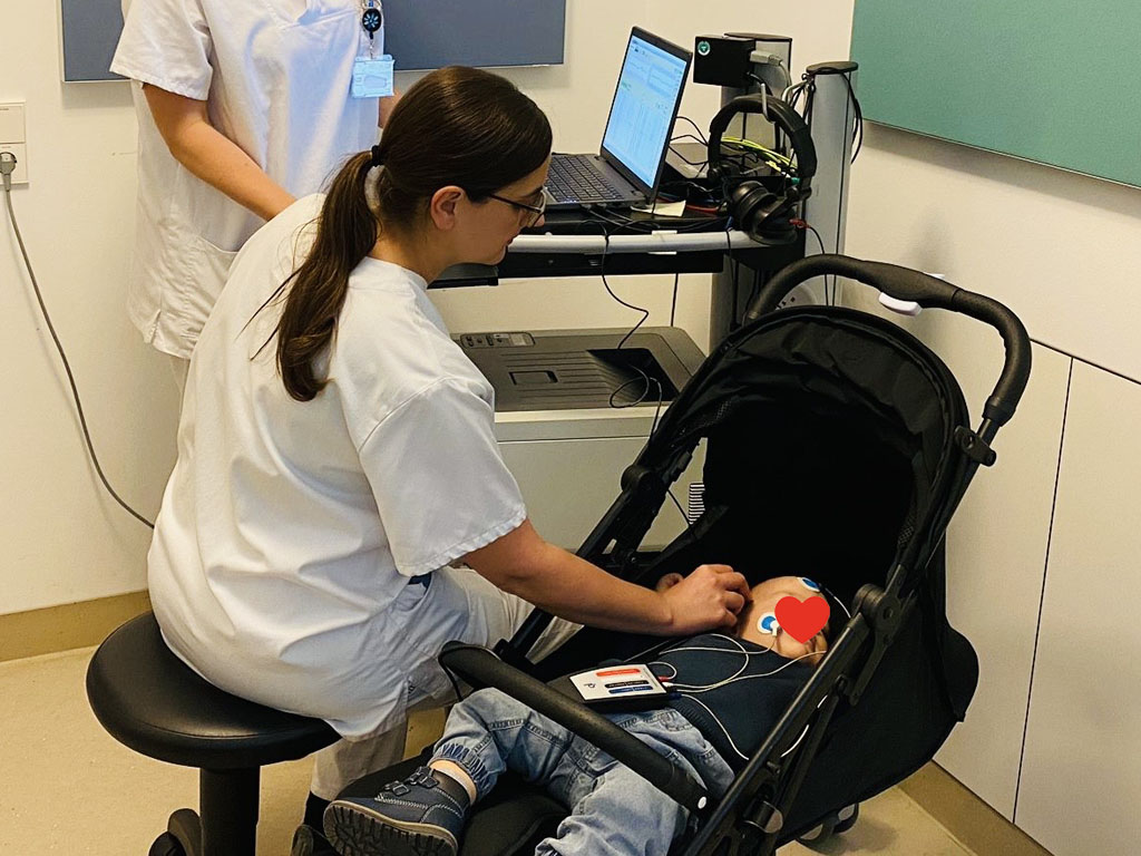 Elias kann (doch) hören