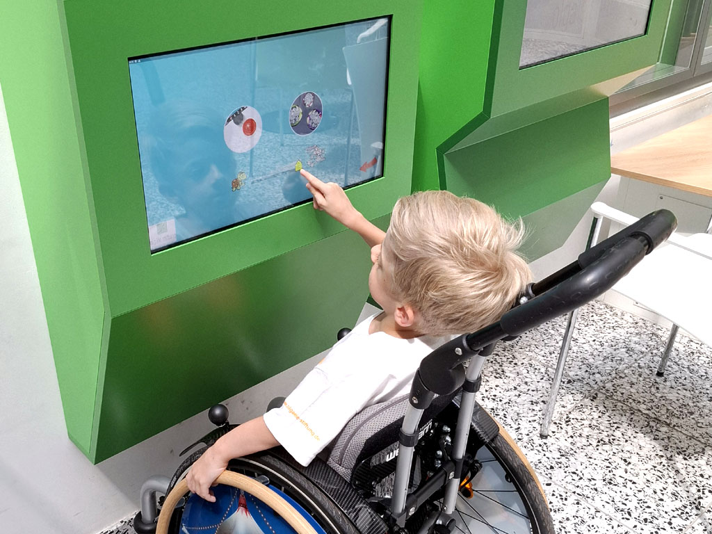 Spielterminal für Rollstuhlfahrer